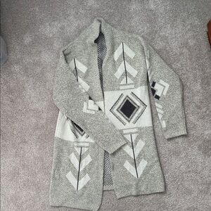 Debut Gray and White Patterned Sweater